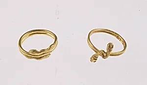 Ring with snake's head terminals