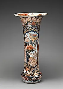 Beaker vase (part of an assembled garniture)