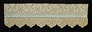 Bed curtain border