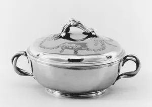 Bowl with cover (Écuelle)