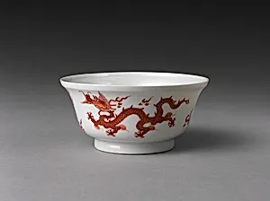 Bowl with dragon