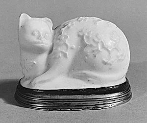 Box in the form of a cat