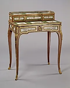 Desk (bonheur du jour)