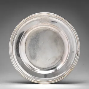 Dinner plate with English arms (one of a group of four)