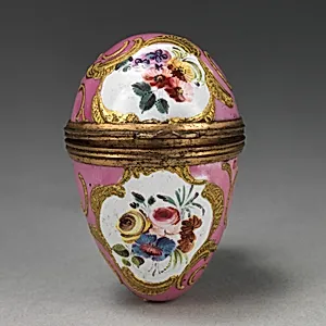 Egg-shaped box