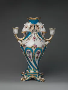 Elephant-head vase (vase à tête d'éléphant)