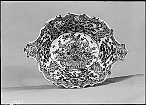 Fruit dish by Hugo Brouwer|The Dreye Porceleyne Flesschen