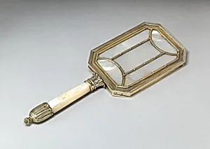 Hand mirror