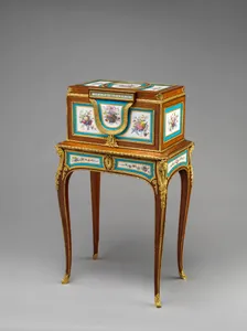 Jewel coffer on stand (petit coffre à bijoux)