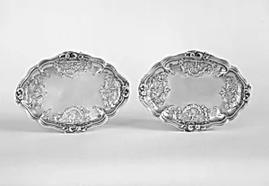 Large oval tray (one of a pair)