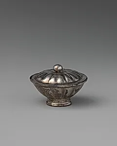 Miniature bowl with cover