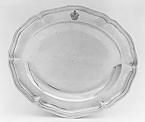 Platter (one of a set, of graduated sizes)