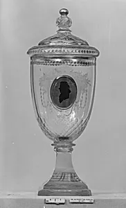 Pokal with cover