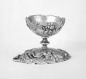 Reversable egg cup