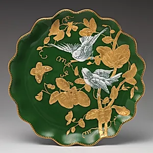 Scalloped rim charger