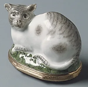 Snuffbox in the form of a cat by Meissen Manufactory