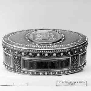 Snuffbox with miniature depicting a classical subject
