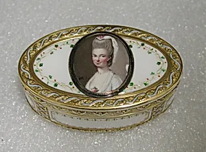 Snuffbox with portrait of a woman