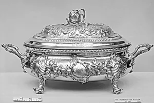 Soup tureen