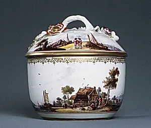Sugar bowl with cover (part of a service)