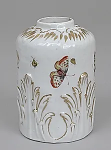 Tea caddy by Volkstedt Porcelain Manufactory