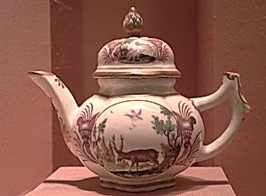 Teapot by Vienna|Claudius Innocentius Du Paquier period