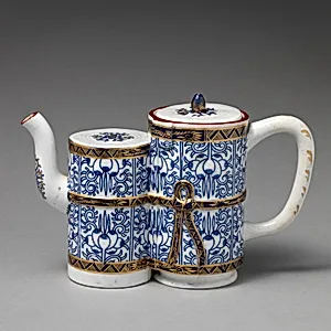 Teapot with double bamboo body