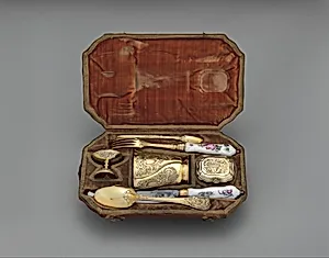 Traveling set in leather case