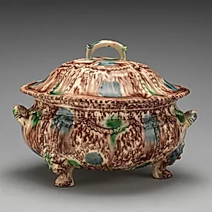 Tureen with cover