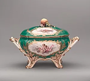 Tureen with cover (terrine du roi)