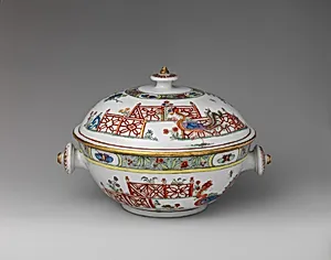 Tureen with phoenixes in landscape by Vienna|Claudius Innocentius Du Paquier period