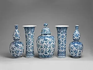 Vase with cover (part of a garniture)