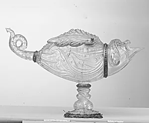 Vessel in the form of a fish