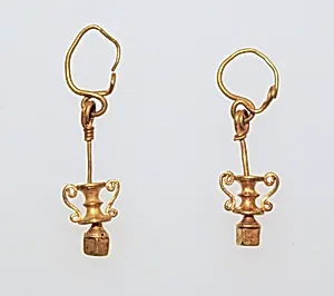 Earring with pendant