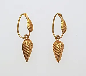Earring with pendant