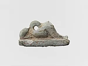 Faience amulet in the form of a lion