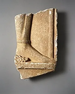 Fragmentary marble grave stele of a hoplite (foot soldier) by Aristokles