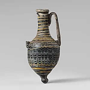 Glass amphoriskos (perfume bottle)
