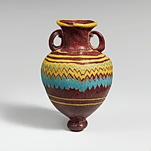 Glass amphoriskos (perfume bottle)