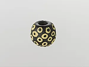 Glass eye bead