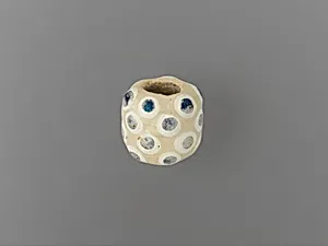 Glass eye bead