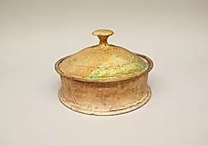 Glass pyxis (box with lid)