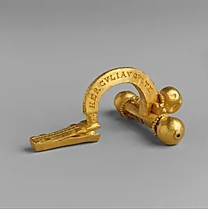 Gold crossbow fibula (brooch)
