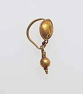 Gold earring with disc and pendant
