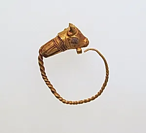 Gold earring with head of a bull