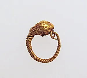 Gold earring with head of a lion
