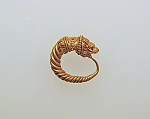 Gold earring with head of a lion