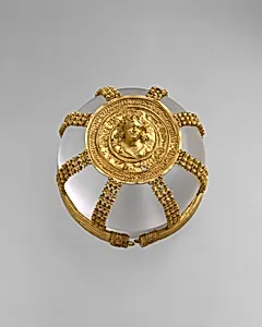 Gold openwork hairnet with medallion