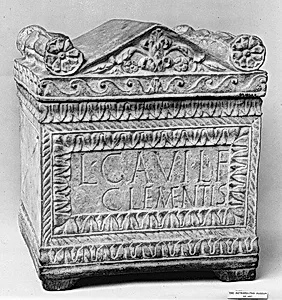 Marble cinerary chest with lid