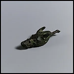 Pin with head of a dog
